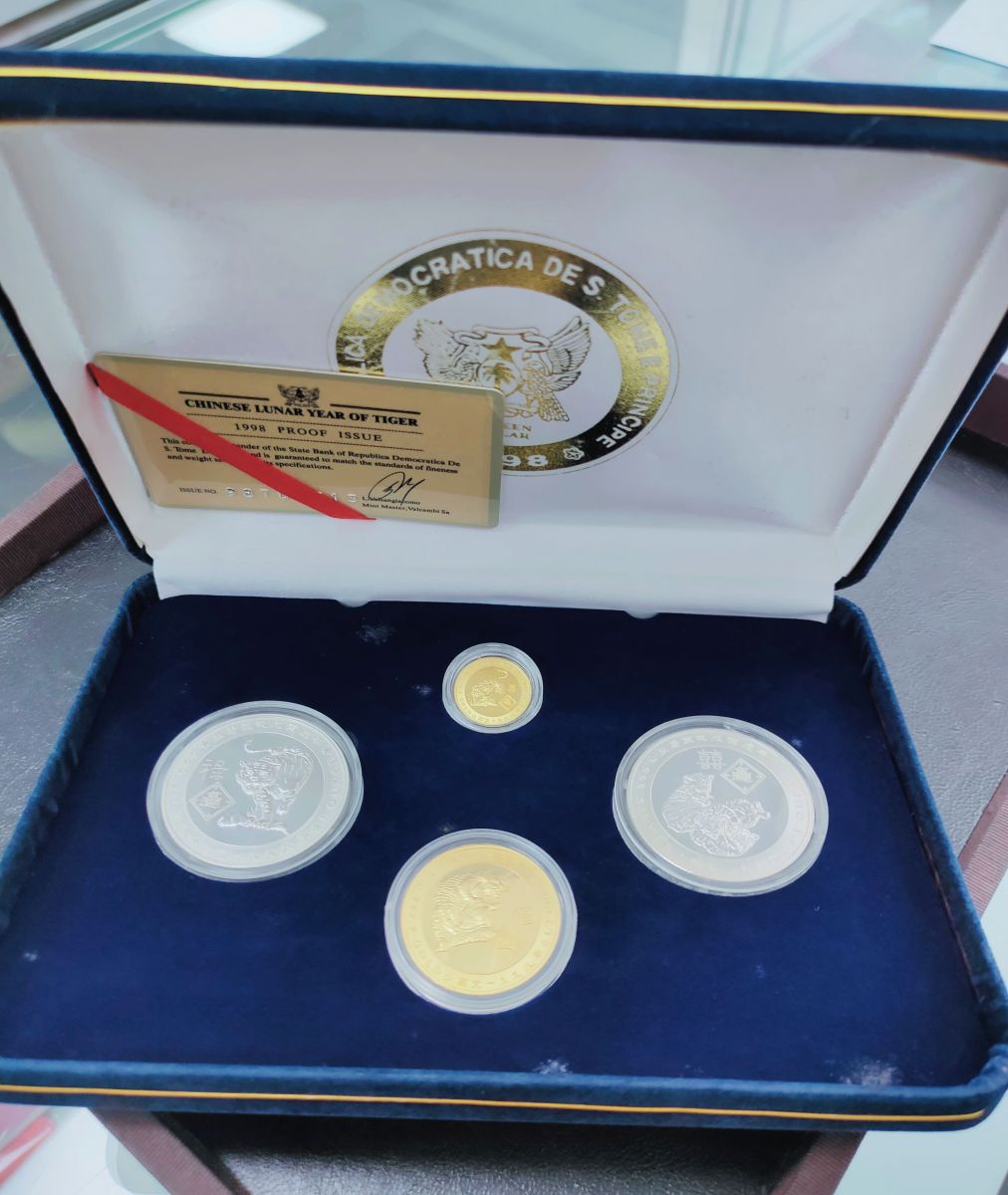 1998農曆歲次戊寅虎年紀念金銀套幣2.6盎司- Shiny黃金白銀交易所